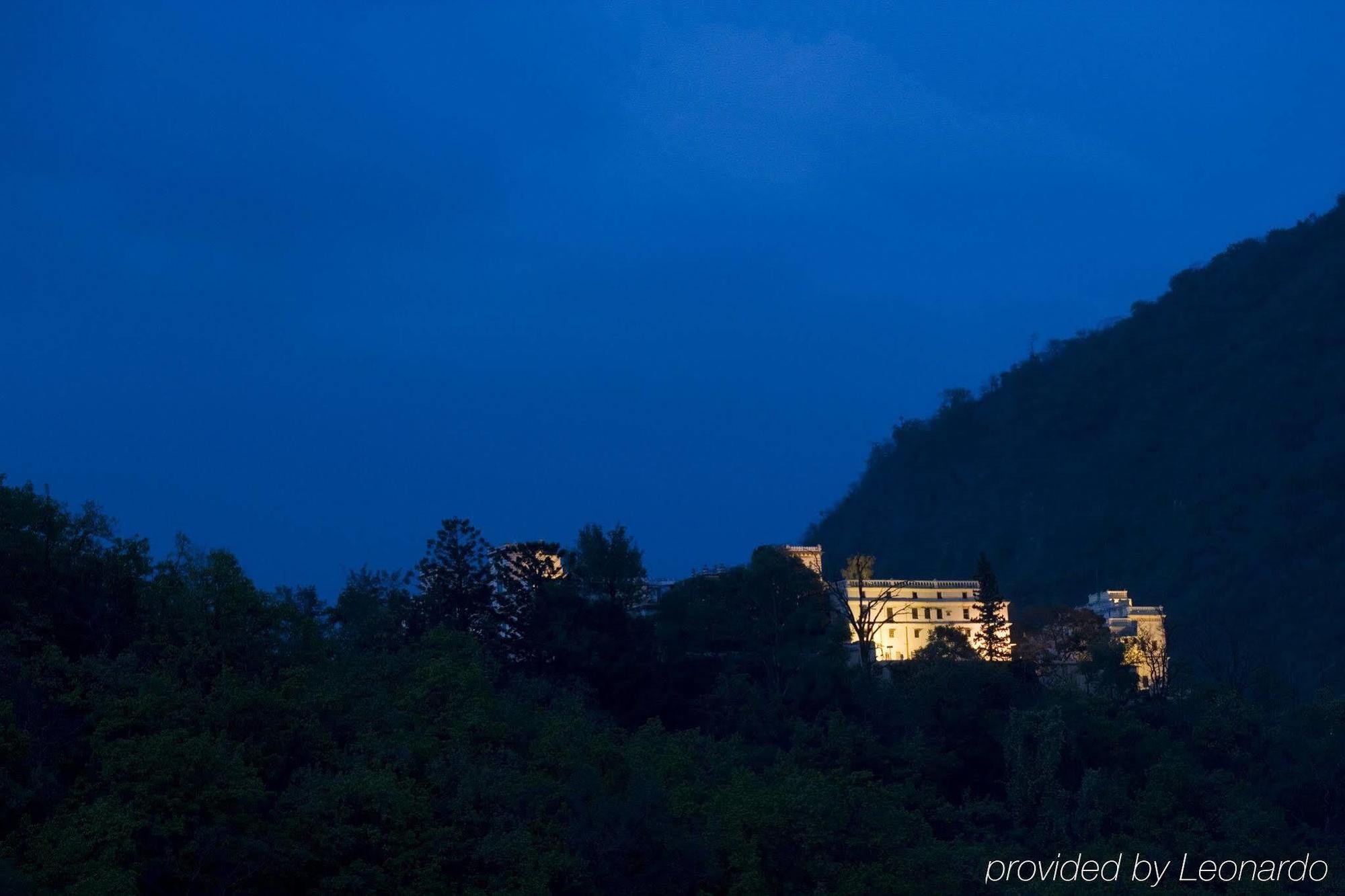 Hotel Ananda In The Himalayas à Rishīkesh Extérieur photo